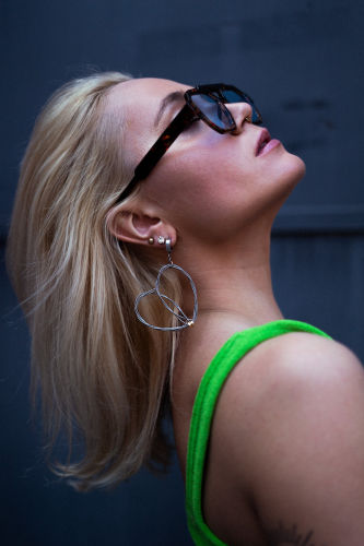 REBEL HEART kolczyk w kształcie serca ze struny do gitary