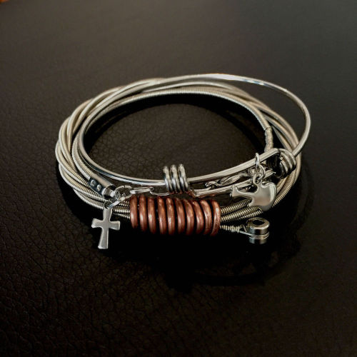 Zestaw trzech muzycznych bransoletek 'COME AS YOU ARE'