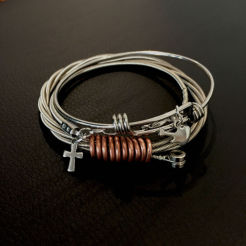 Zestaw trzech muzycznych bransoletek 'COME AS YOU ARE'